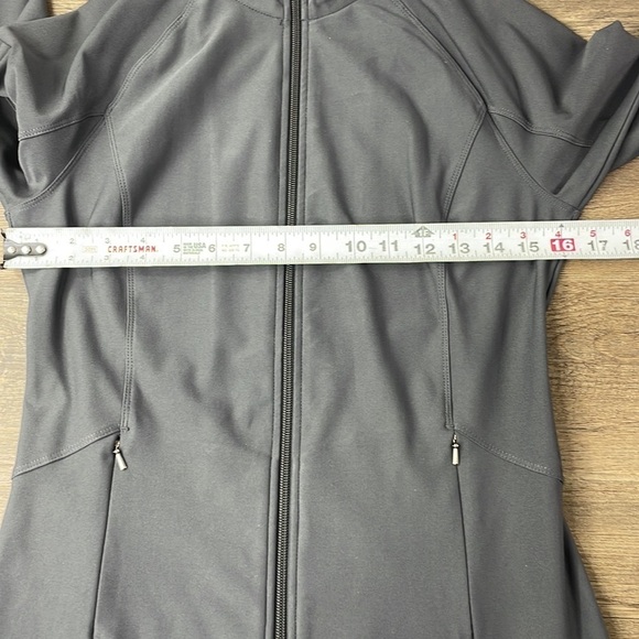 Lucy Women’s Charcoal Grey Performance Zip Up Light Weight Tech Jacket, size XS - Picture 6 of 10